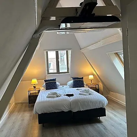 De Bronzen Koets Hotel 3*