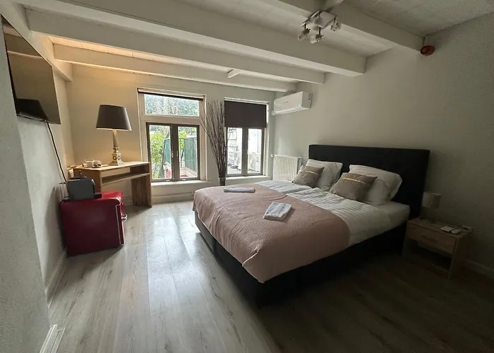 De Bronzen Koets Hotel 3*