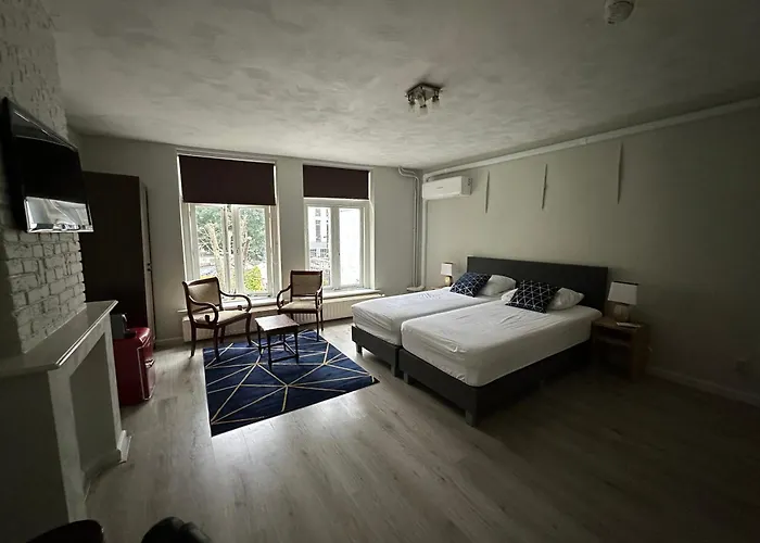 De Bronzen Koets Hotel 3*