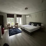 De Bronzen Koets Hotel 3*