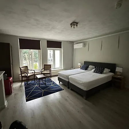 De Bronzen Koets Hotell 3*