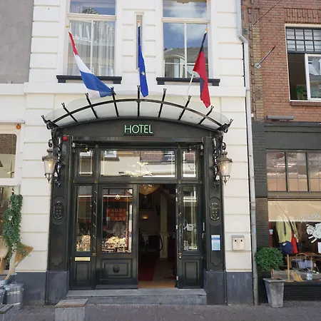 De Bronzen Koets Hotel 3*